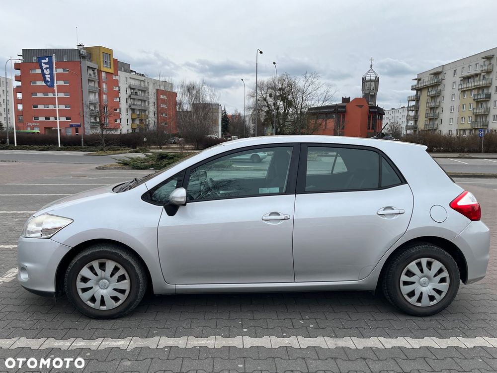 Toyota Auris 1.33 VVT-i Terra - 1