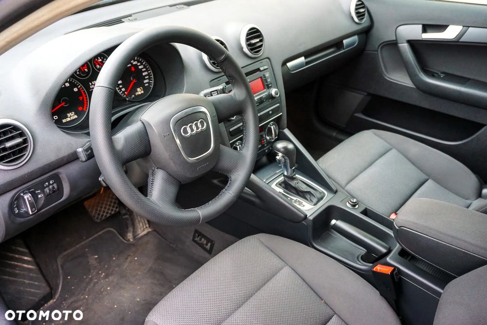 Audi A3 Sportback 1.6 S tronic Ambiente - 6