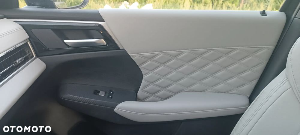 Mitsubishi Outlander - 28