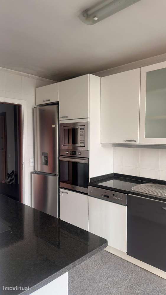 Apartamento T2 com 2 casas de banho e varanda - Grande imagem: 4/20