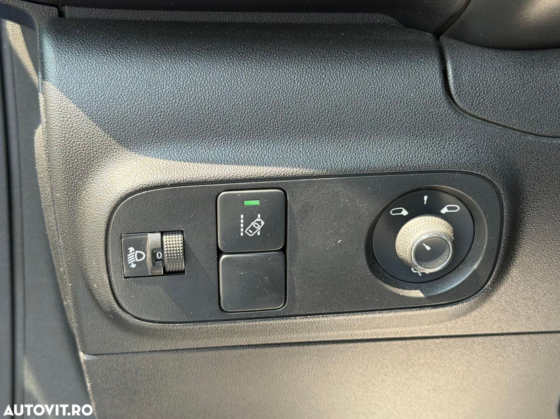 Citroën C3 1.2 PureTech S&S EAT6 Shine - 19