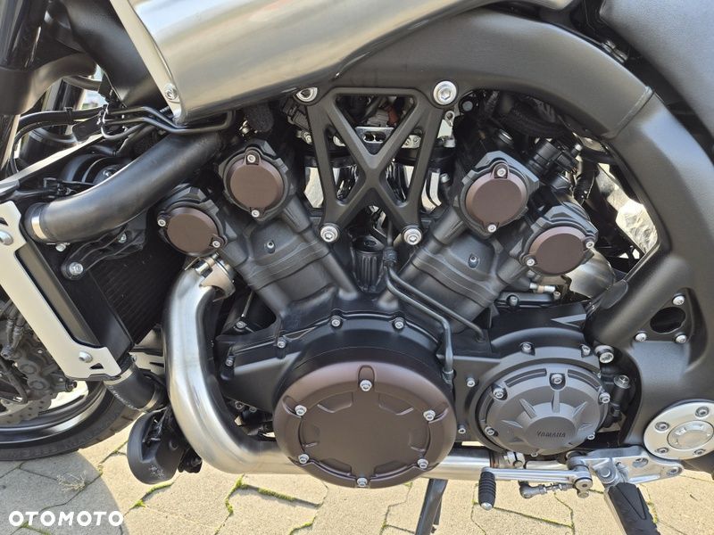 Yamaha V-MAX - 24