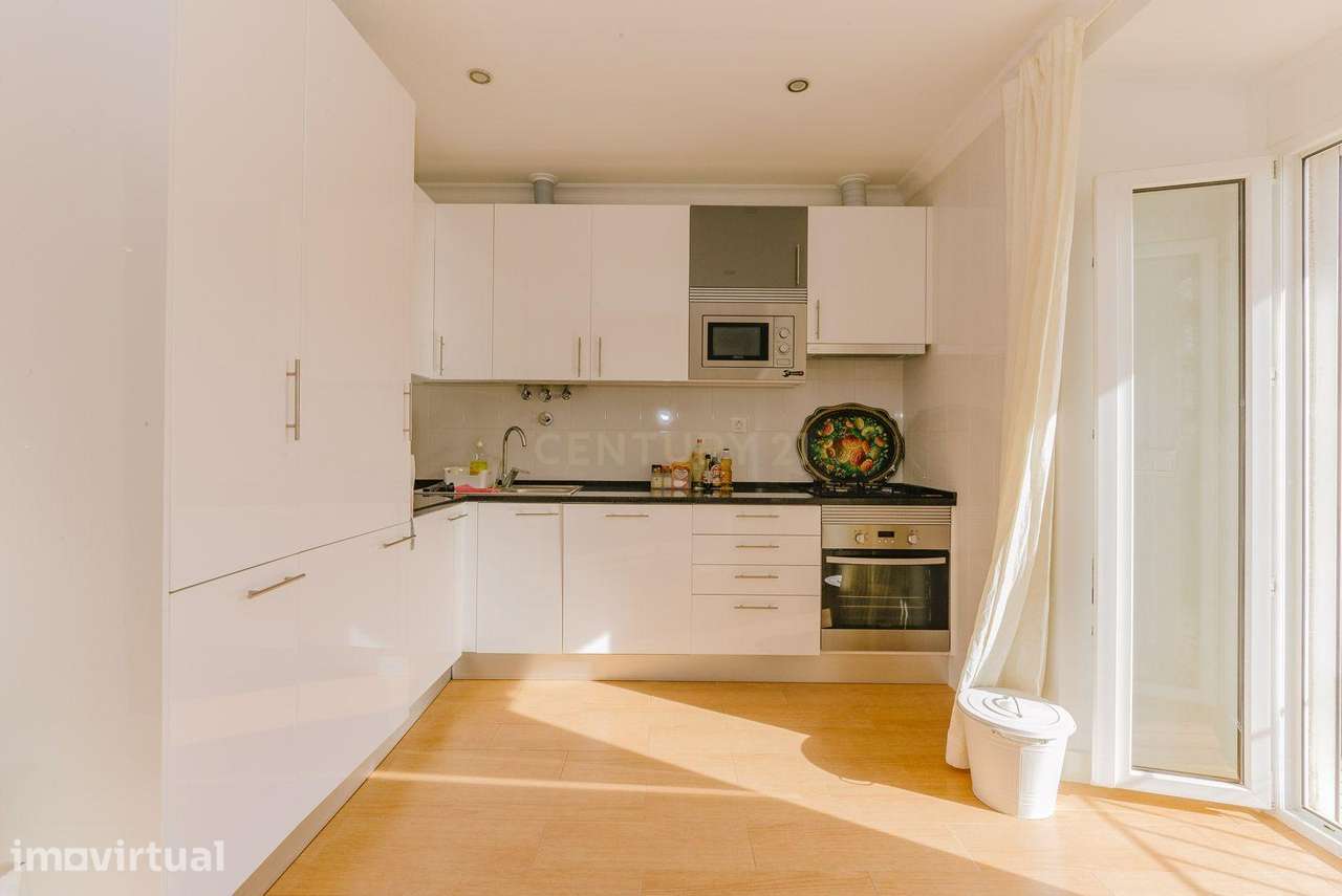 Apartamento T3 Renovado com Varanda no Centro de Lisboa | Avenida da L - Grande imagem: 3/18