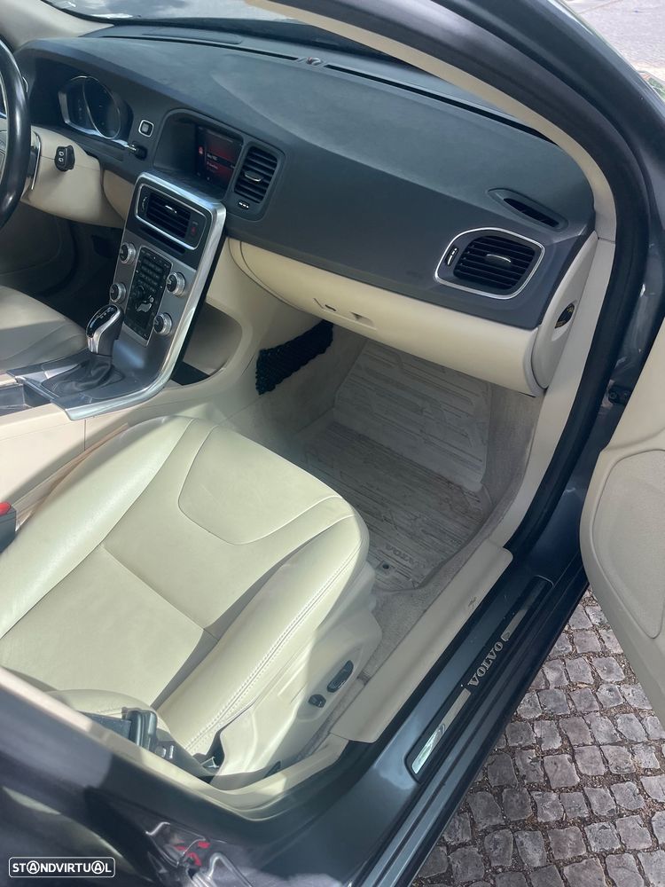 Volvo V60 2.0 D3 Summum Geartronic - 4
