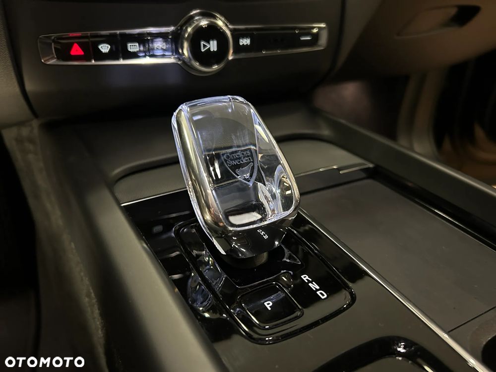 Volvo XC 60 B4 B Plus Dark - 14