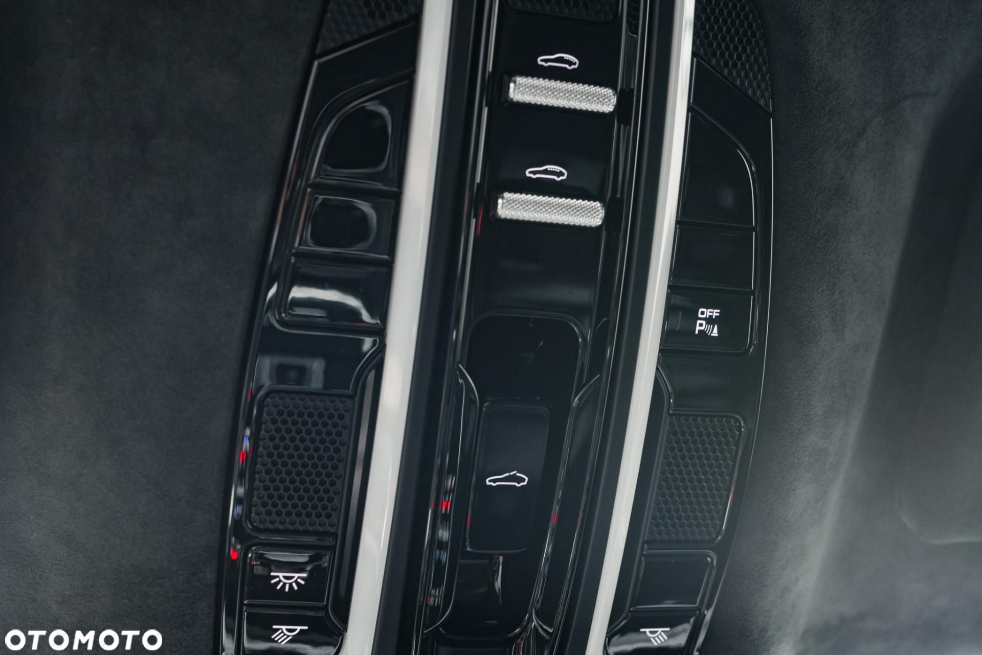 Porsche Panamera - 36