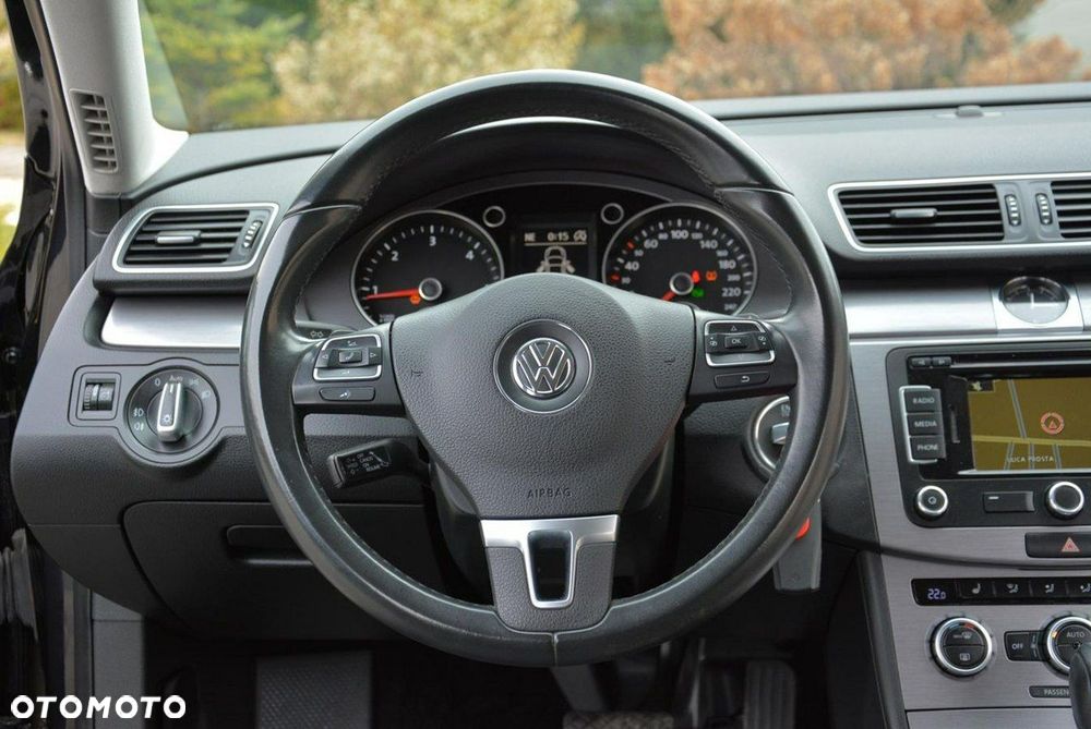 Volkswagen Passat - 21