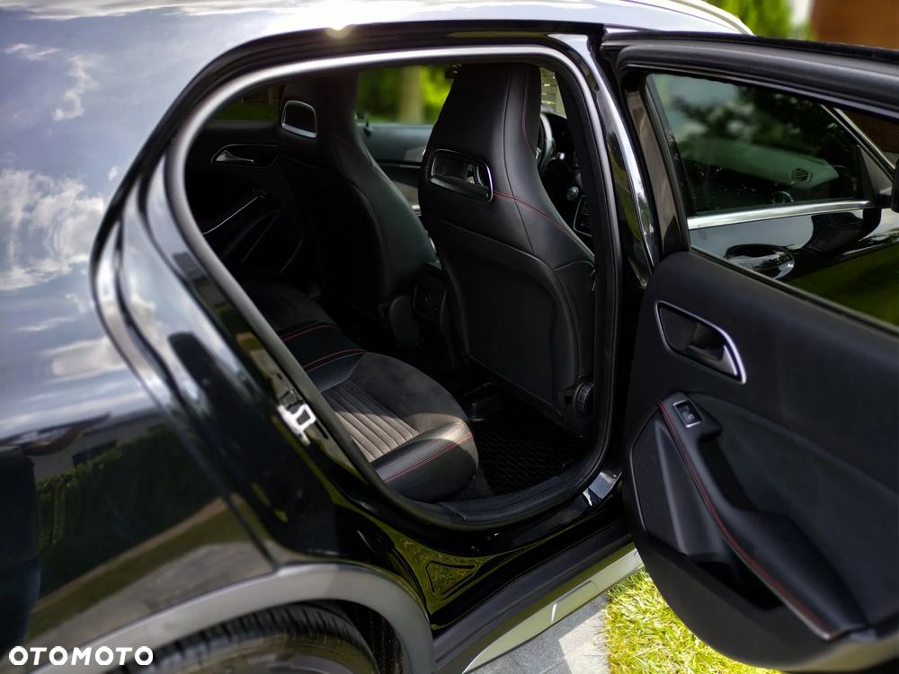 Mercedes-Benz GLA - 12