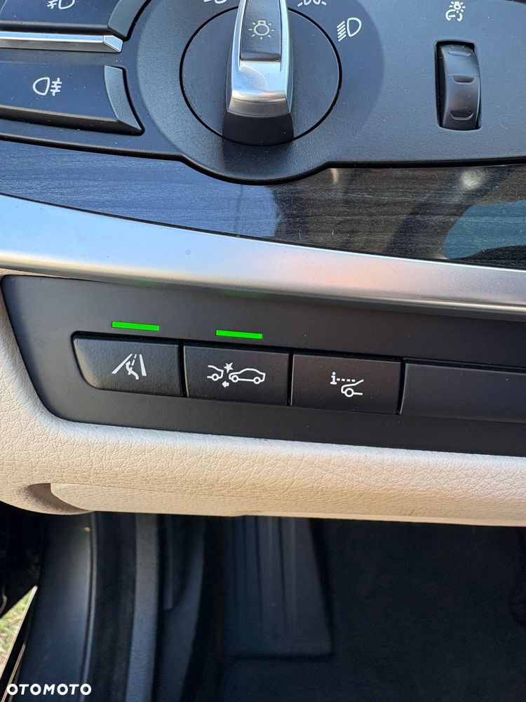 BMW Seria 5 525d - 31