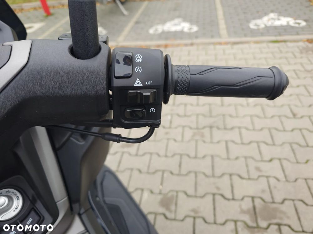 Yamaha NMAX - 22