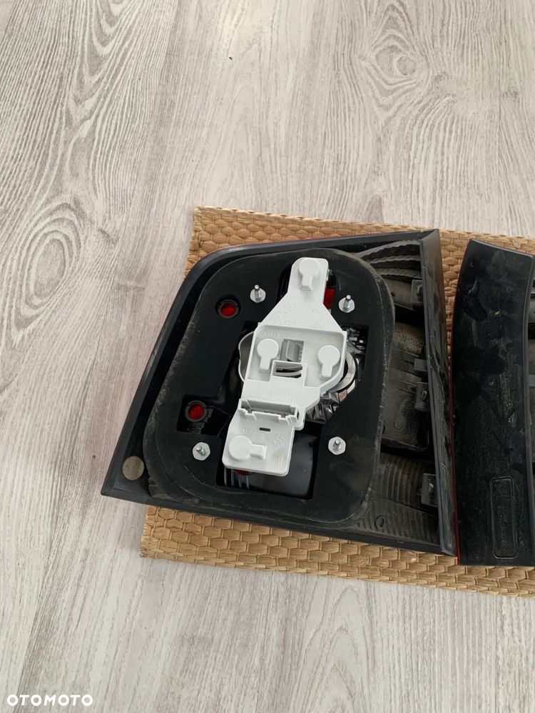LAMPA LEWY TYŁ SKODA OCTAVIA II KOMBI LIFT lub lampa prawy tył  1Z9945095A  1Z9945096A - 8