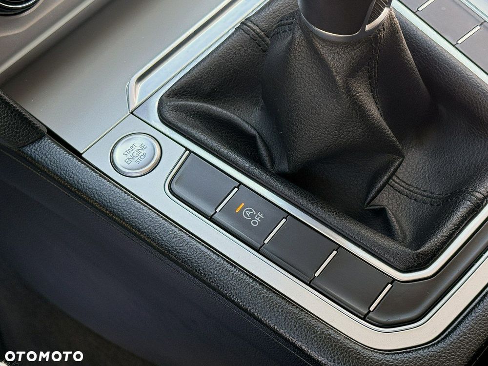 Volkswagen Passat - 19