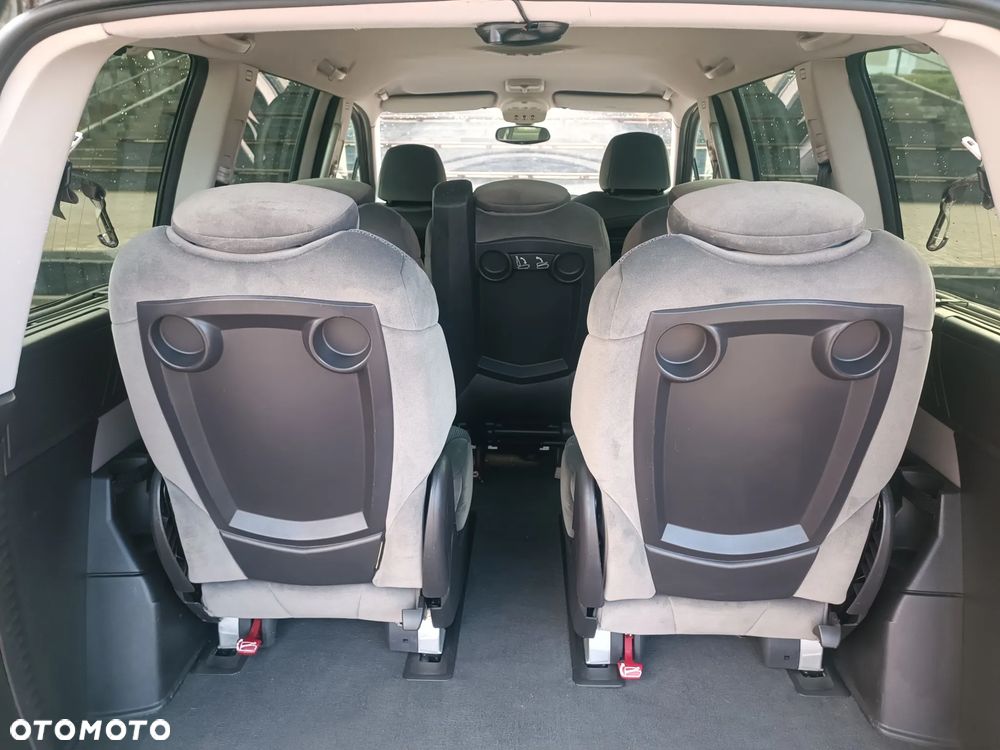 Peugeot 807 HDi 135 Premium - 17