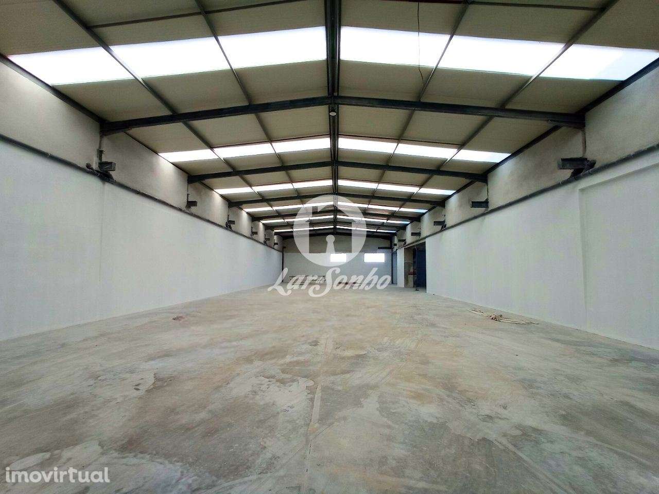 Armazém à venda em Vila Nova de Famalicão - Grande imagem: 2/33