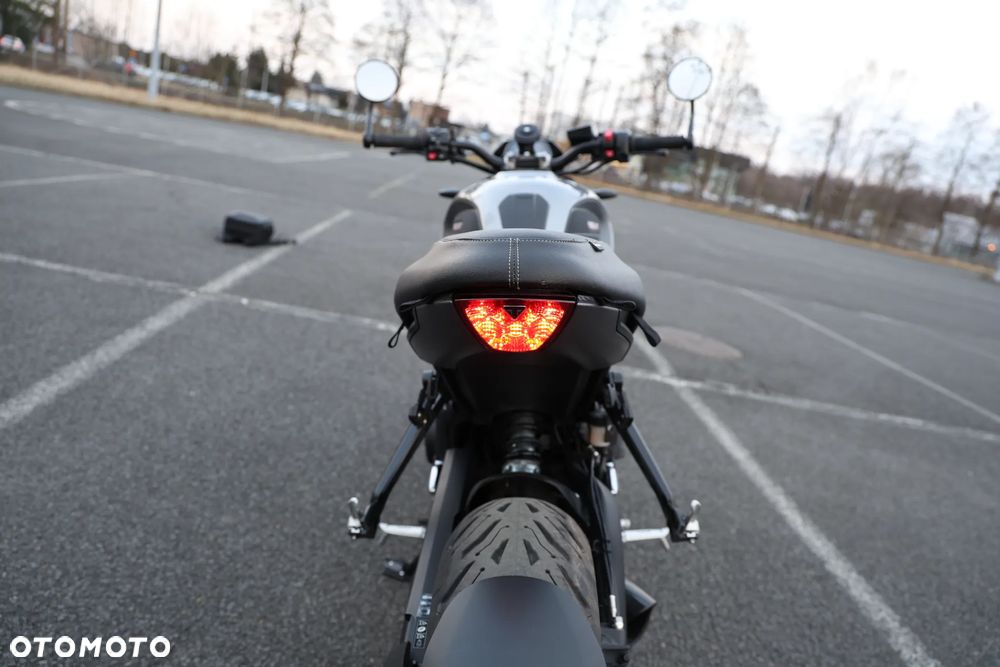 Triumph Trident - 22