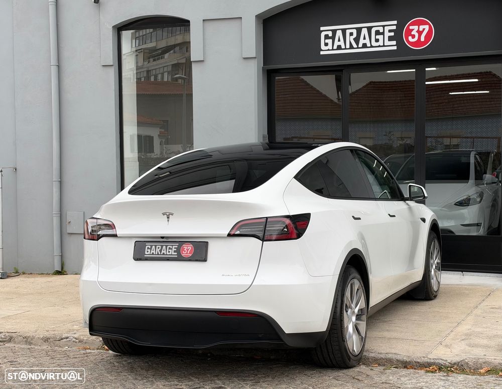 Tesla Model Y Long Range Dual Motor AWD - 8