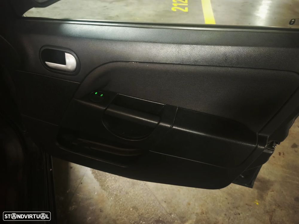 Ford Fiesta 1.25 Trend - 17