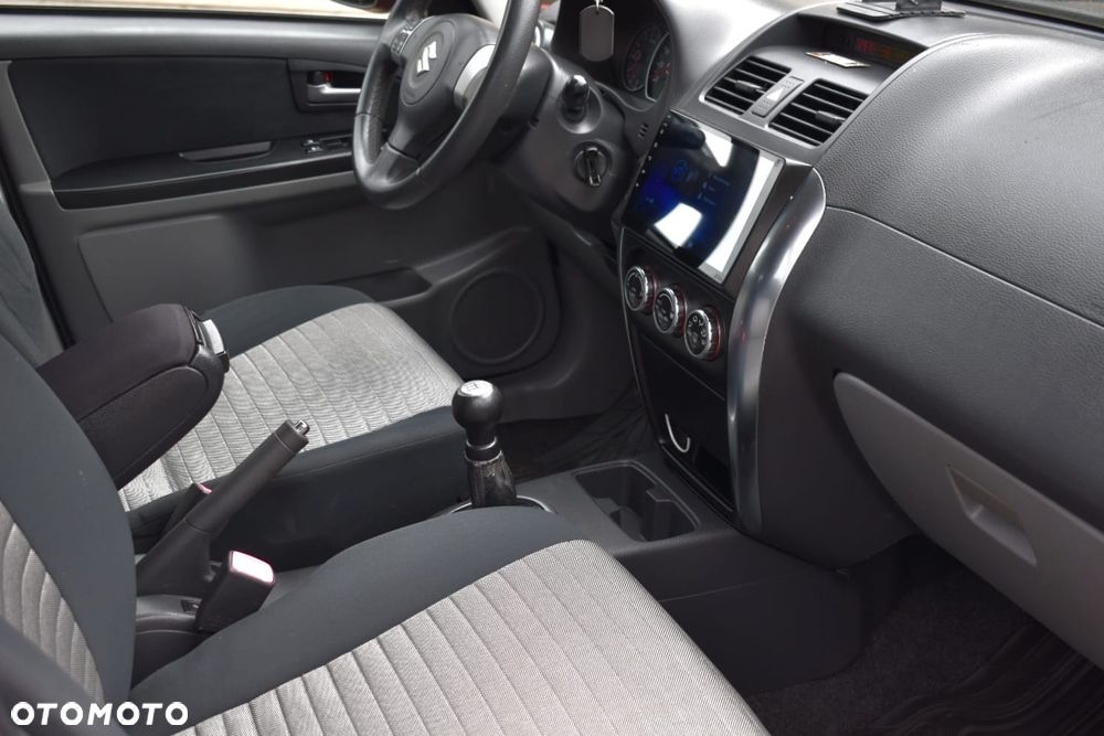 Suzuki SX4 1.6 GS / Premium - 17