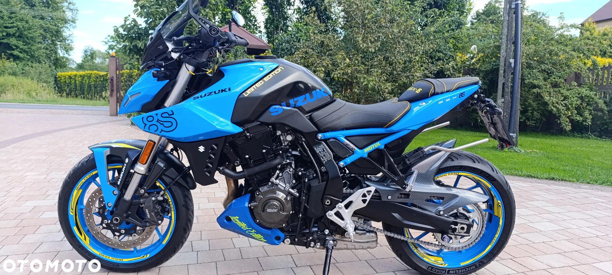 Suzuki GSX - 2