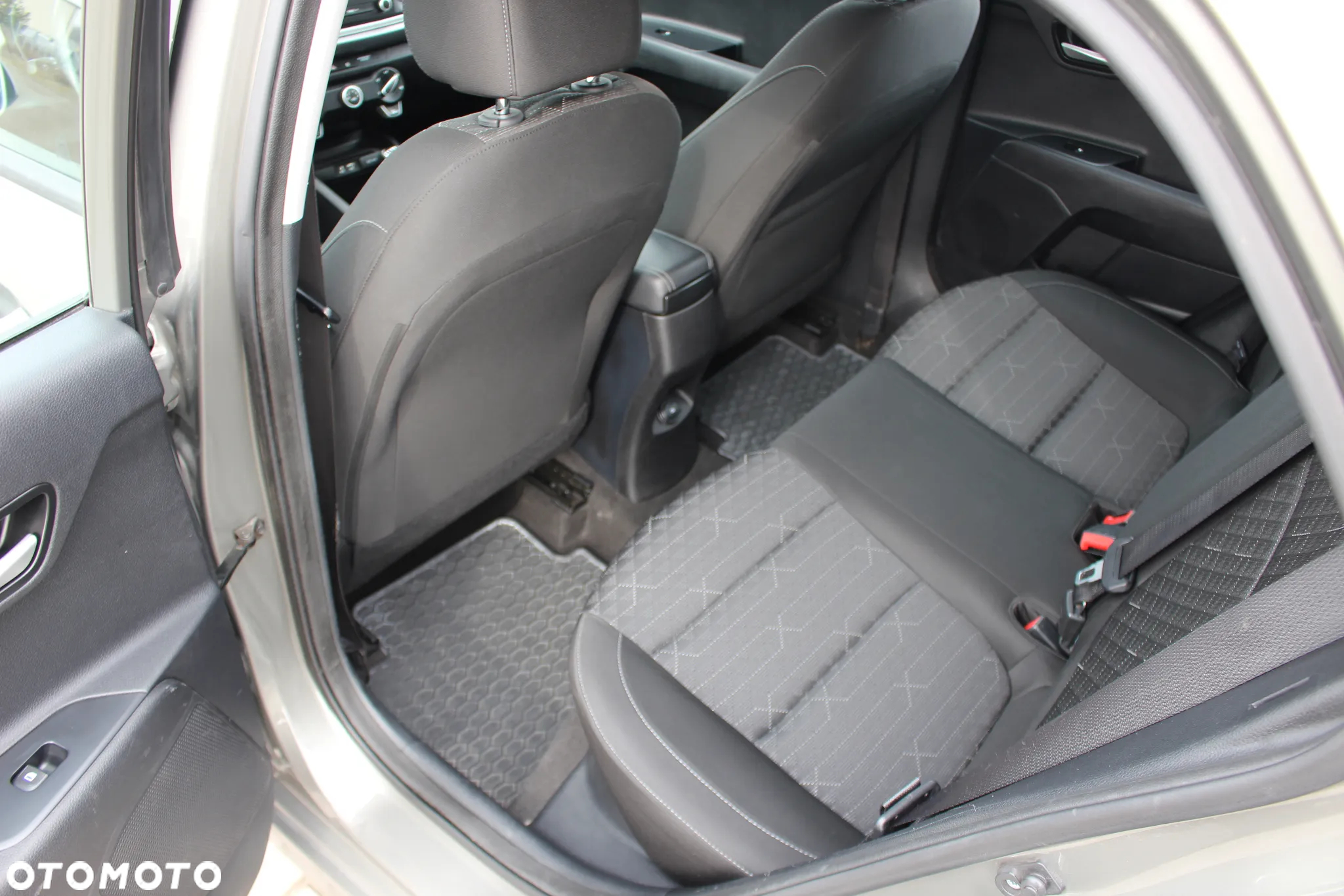 Kia Rio 1.4 crdi M - 12