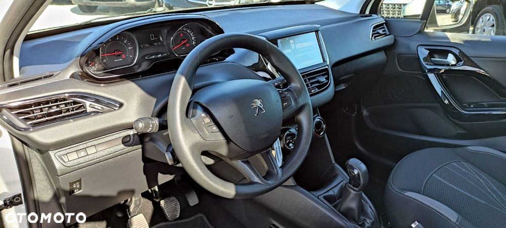 Peugeot 208 - 26