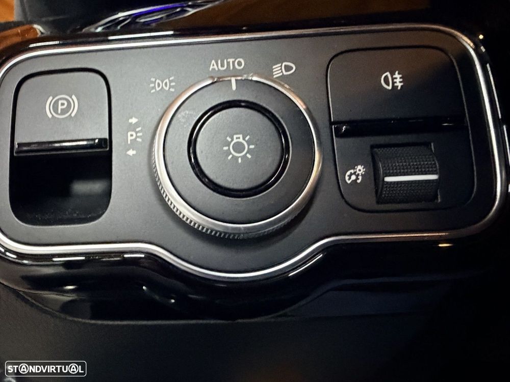 Mercedes-Benz A 250 e AMG Line - 21