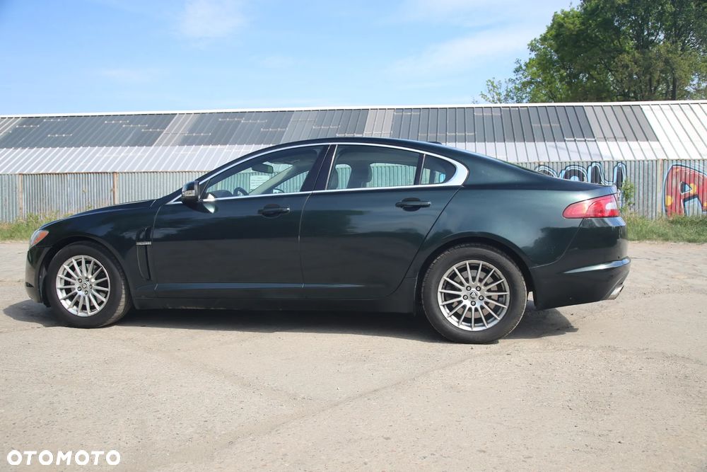 Jaguar XF 2.7 V6 D Luxury - 11