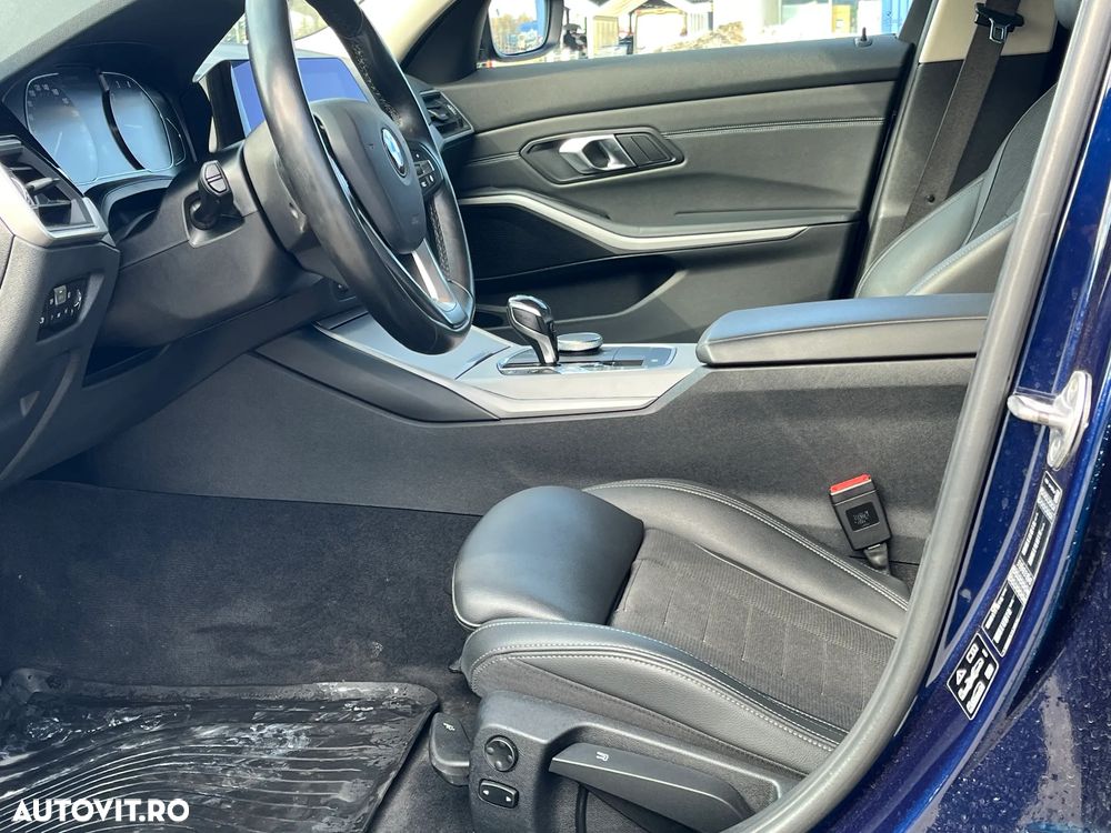 BMW Seria 3 330i xDrive AT - 10