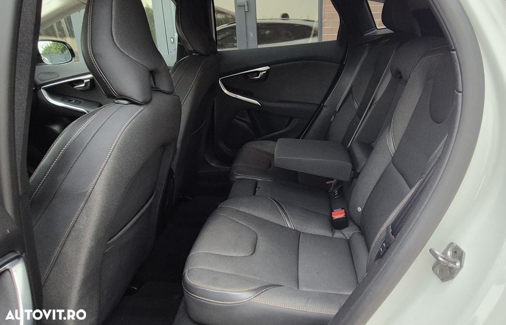 Volvo V40 D3 - 25