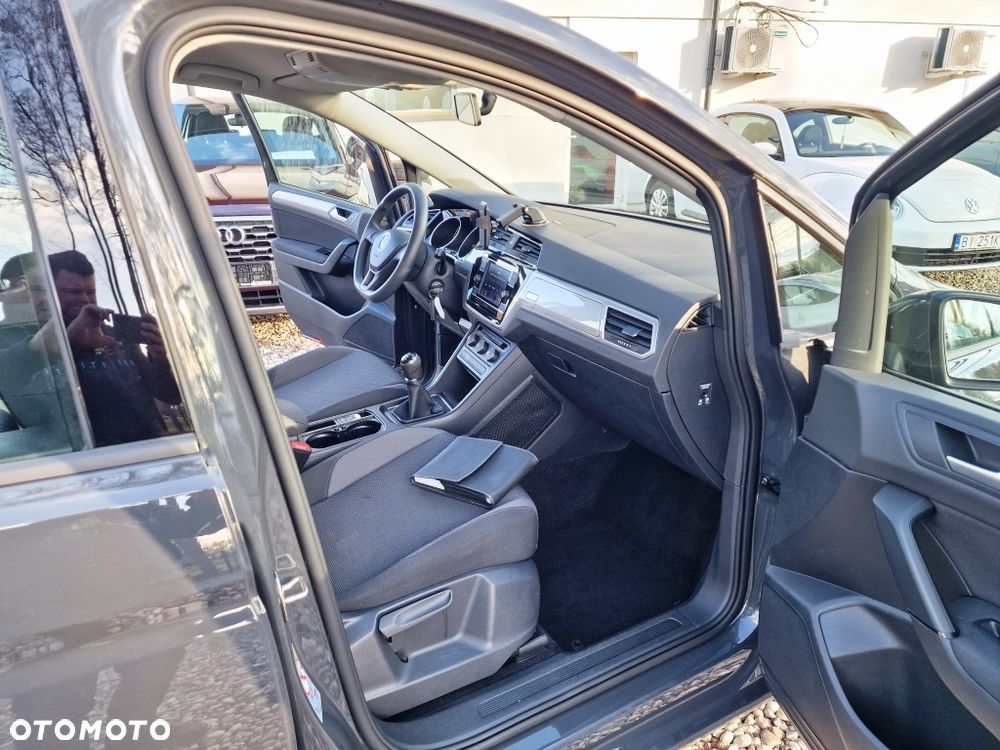 Volkswagen Touran - 15