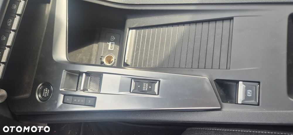Peugeot 308 1.2 PureTech Allure Pack S&S EAT8 - 21