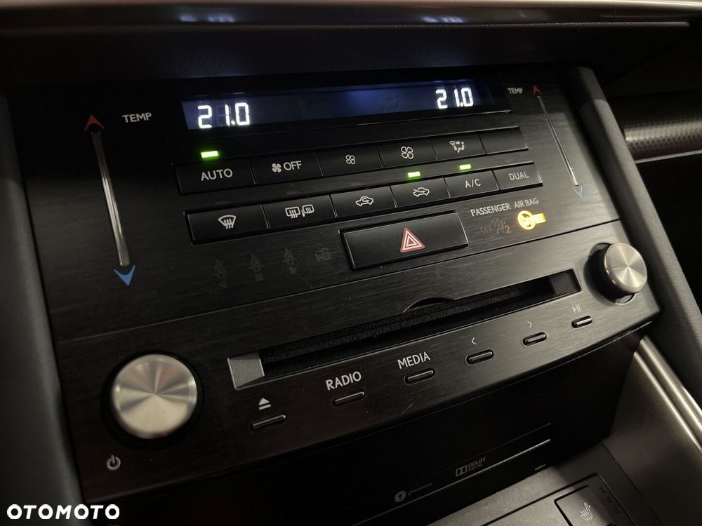 Lexus IS 200t F Sport - 29