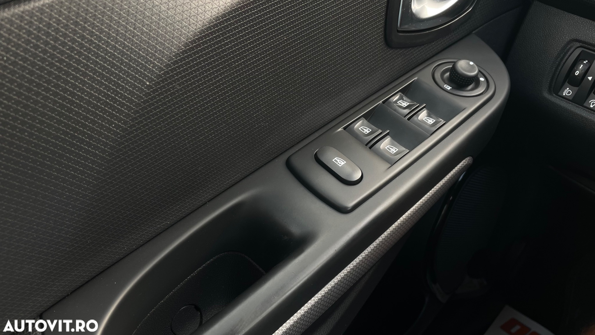 Renault Clio (Energy) dCi 90 Start & Stop INTENS - 20