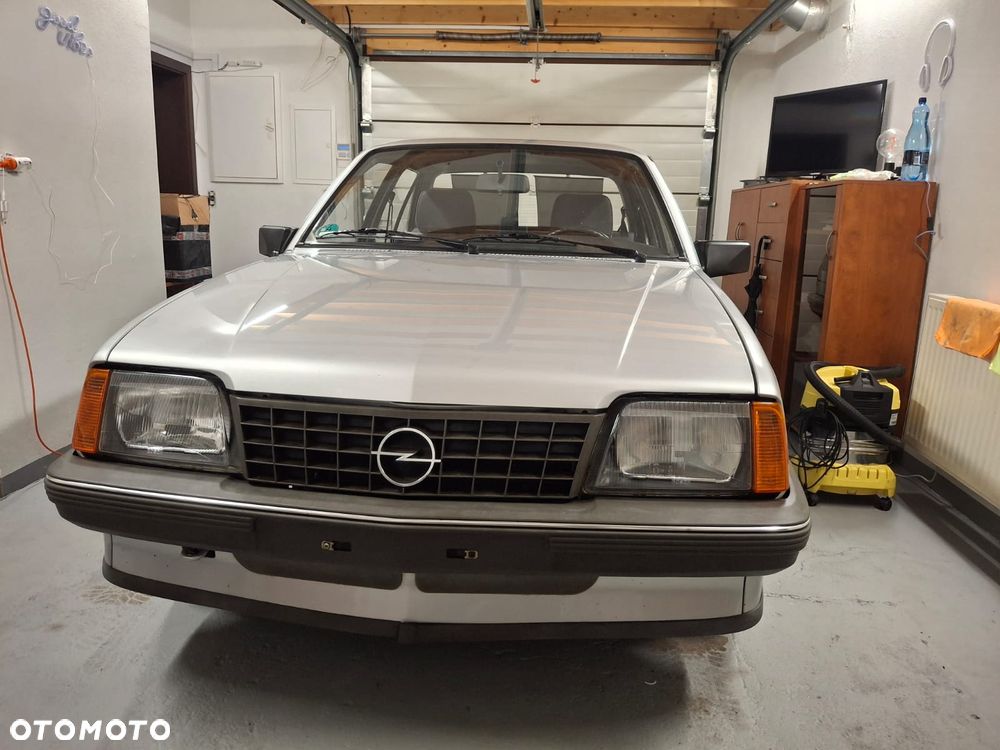Opel Ascona 1.6 Exclusive - 1