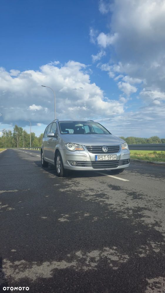 Volkswagen Touran - 1