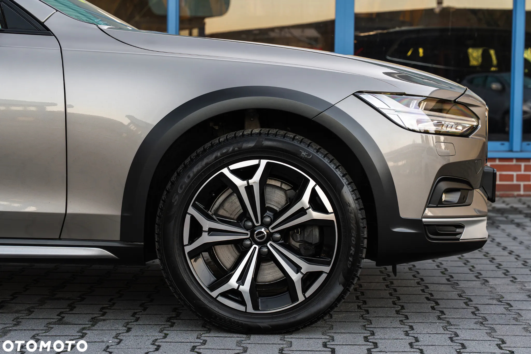 Volvo V90 Cross Country - 16