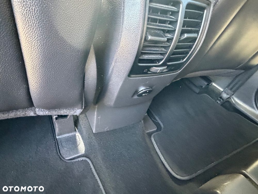 Ford Kuga 2.0 TDCi 2x4 Titanium - 16