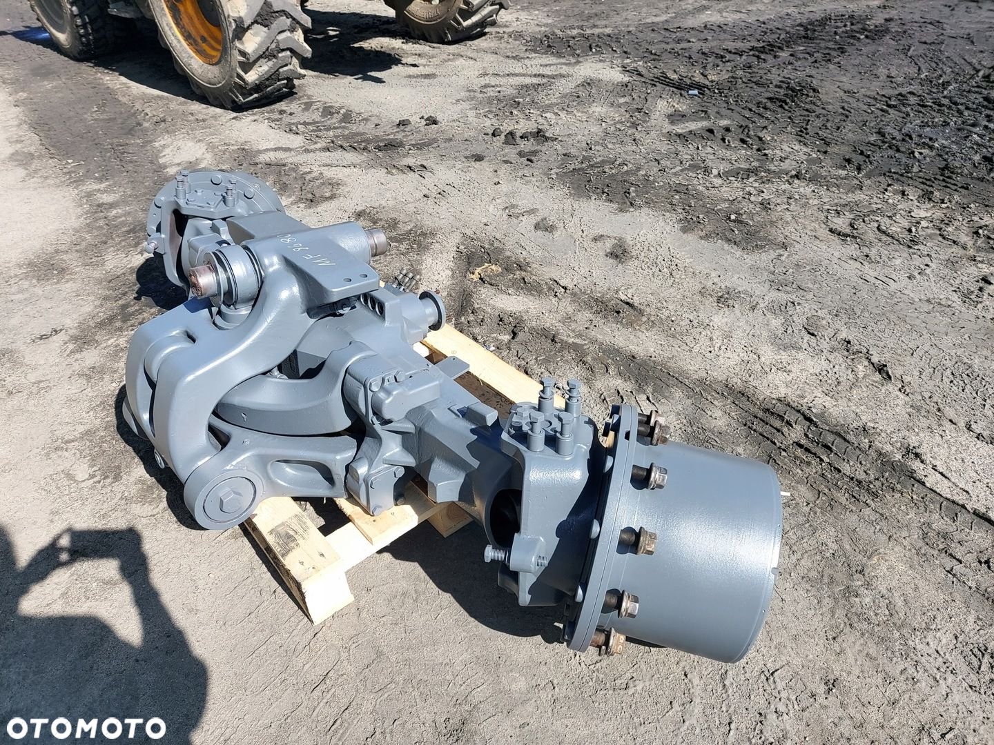 OŚ PRZEDNIA NAPĘD MOST ZWOLNICA 7700102361 MF MASSEY FERGUSON 8680 2011R - 6