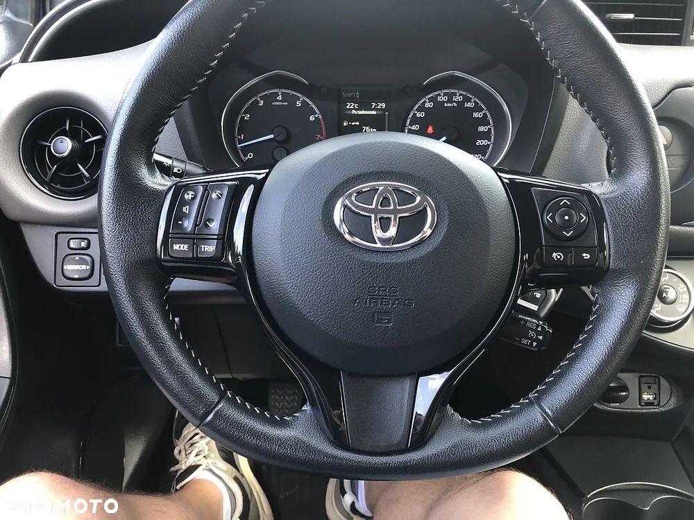 Toyota Yaris 1.5 Premium - 18