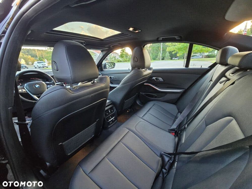 BMW Seria 3 330i Luxury Line - 15