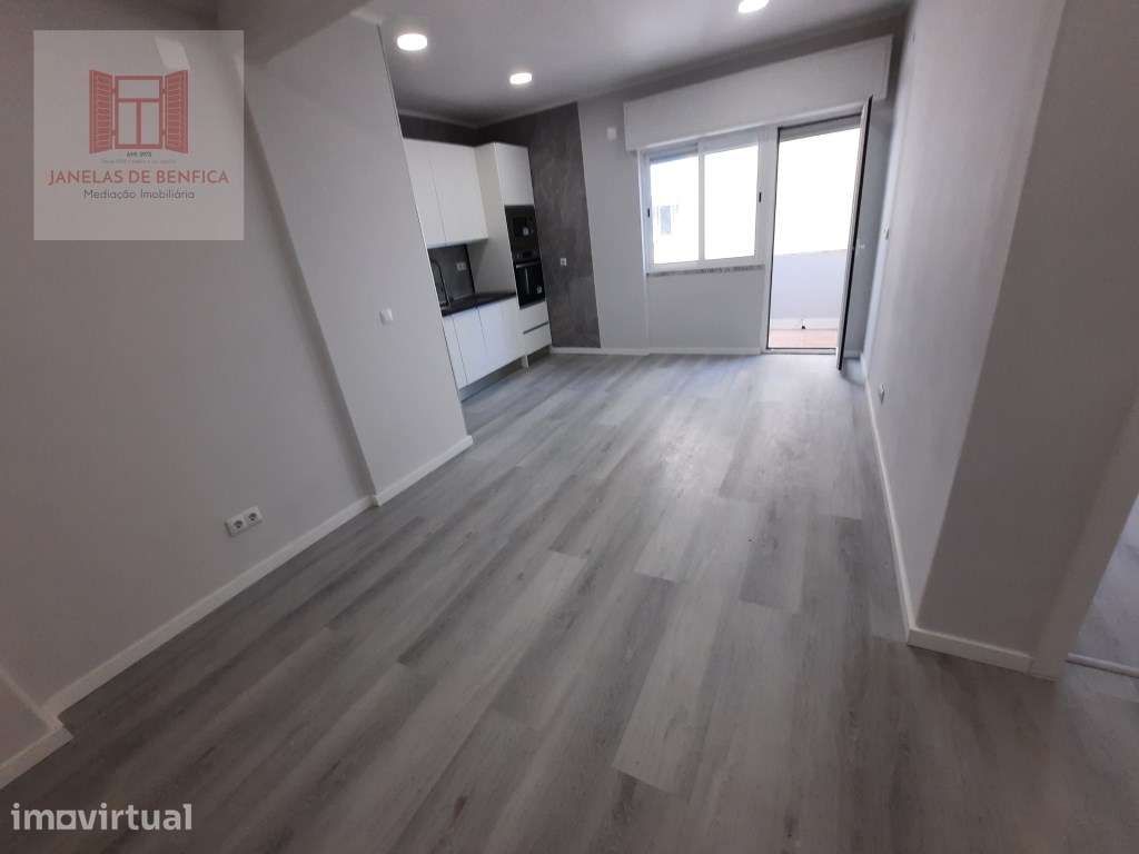 T1 remodelado c/ Cozinha Equipada- Centro Amadora - Grande imagem: 2/14
