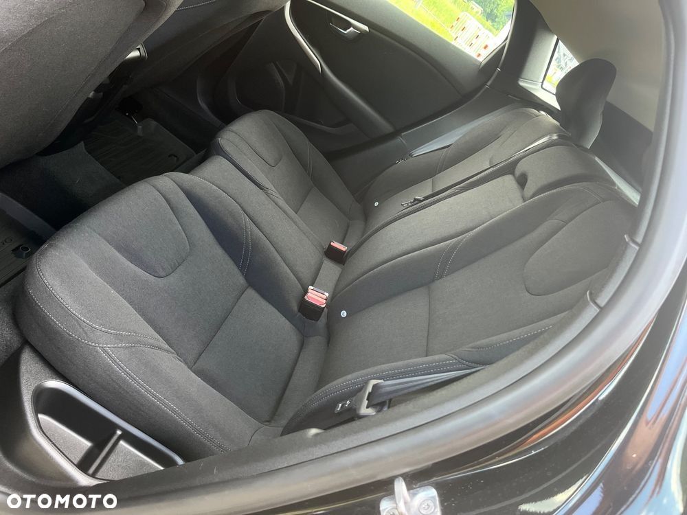 Volvo V40 Cross Country - 17