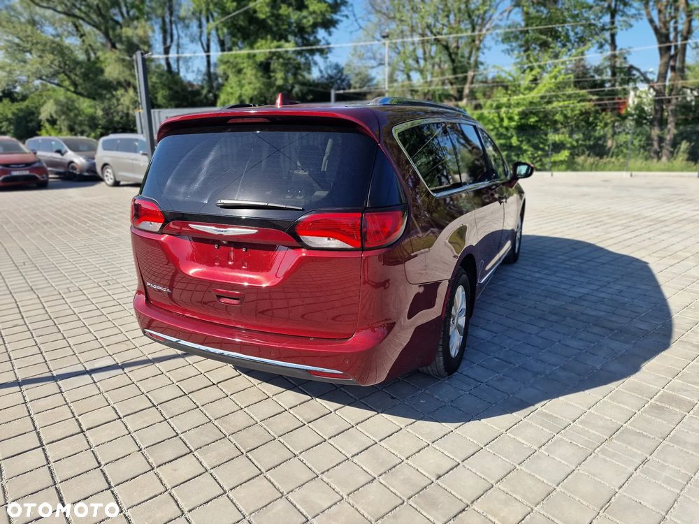 Chrysler Pacifica - 3