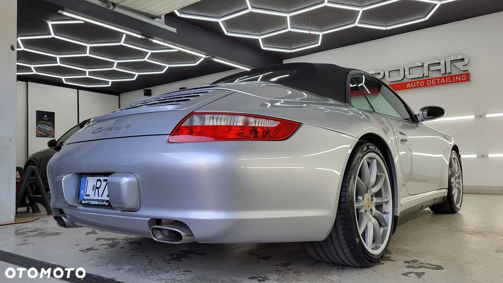 Porsche 911 Carrera 4 - 31