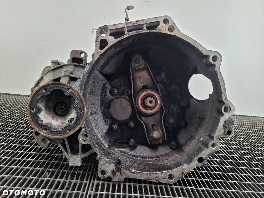 SKRZYNIA BIEGÓW MANUALNA JCR VW GOLF V 1.9 TDI 105 - 1