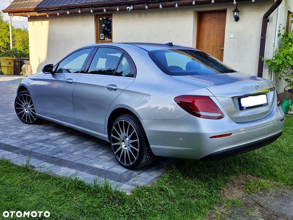 Mercedes-Benz Klasa E 220 d 9G-TRONIC - 4