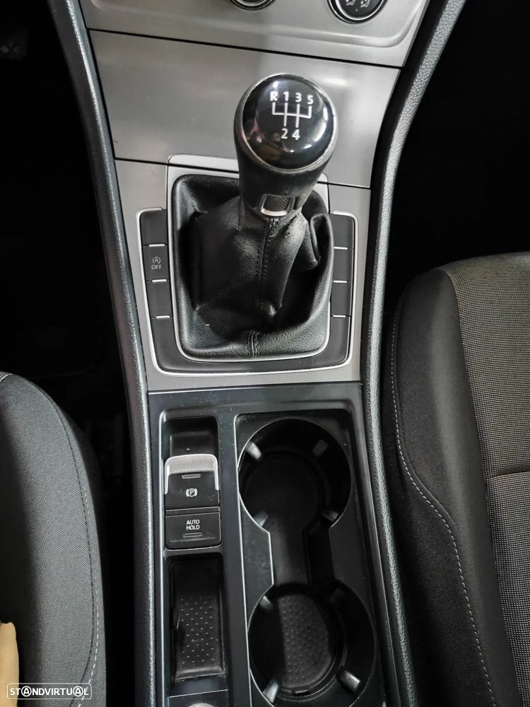 VW Golf 1.6 TDi Trendline BlueMotion - 29