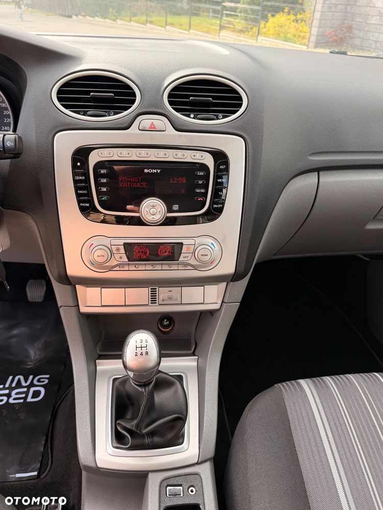 Ford Focus 1.6 Ambiente - 28