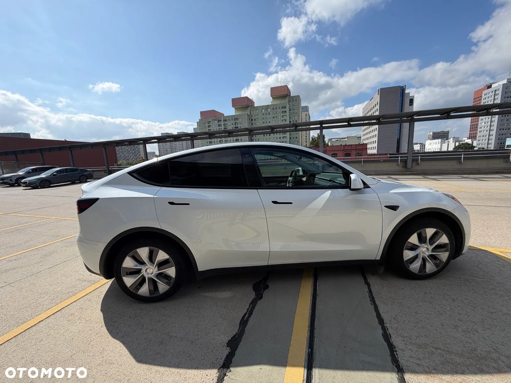 Tesla Model Y - 6