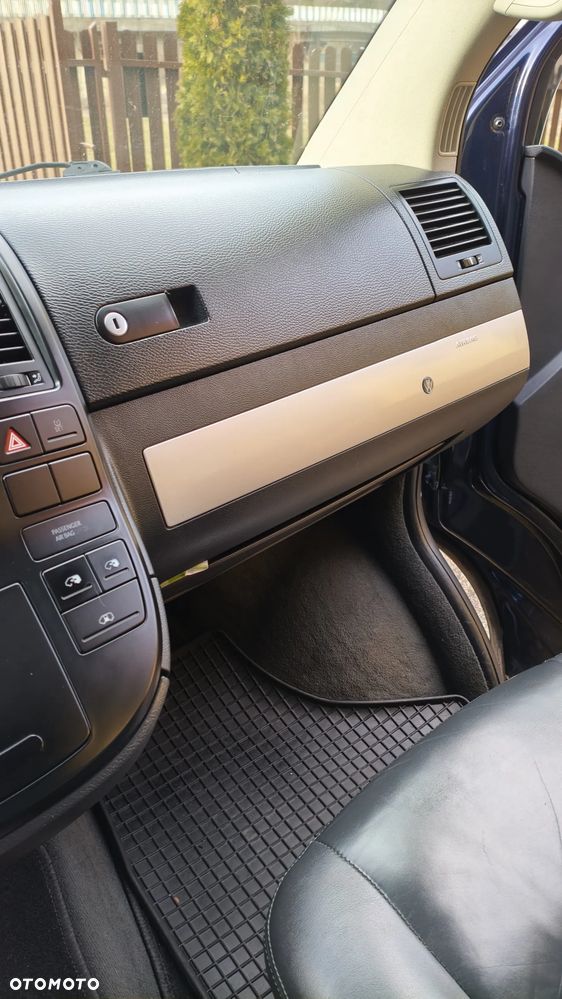 Volkswagen Multivan - 28